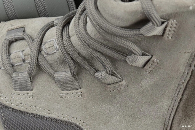 ADIDAS 750 BOOST GLOW YEEZY BB1840 LIGHT DARK GREY GUM 0815